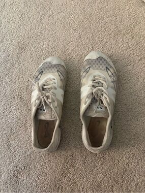 NFINITY Women's Beige and Light Gray Cheer Shoes